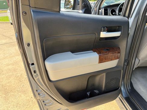 Used 2010 Toyota Tundra Limited AWD/4WD image 20
