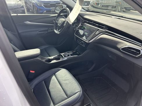 Used 2022 Chevrolet Bolt EUV LT w/ Convenience Package image 14