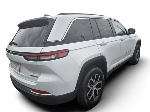 Used 2025 Jeep Grand Cherokee Limited RWD image 14
