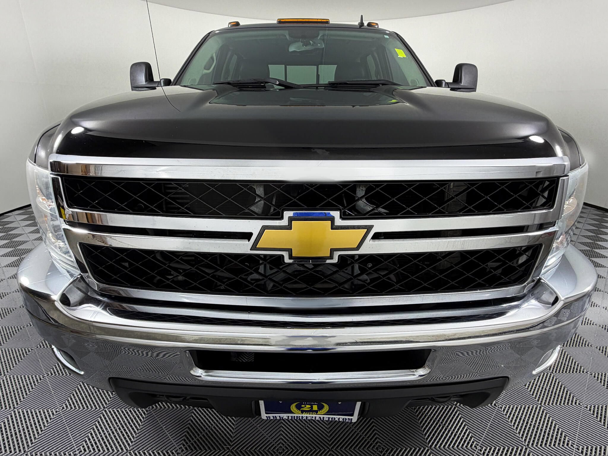 Used 2012 Chevrolet Silverado 3500 LTZ w/ LTZ Plus Package AWD/4WD image 3