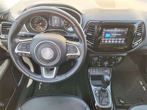 Used 2021 Jeep Compass Latitude image 11