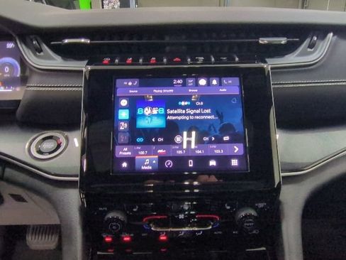 Used 2023 Jeep Grand Cherokee Altitude AWD/4WD image 8