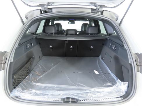 Certified 2025 Mercedes-Benz GLC 300 image 28