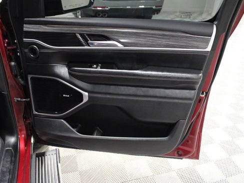 Used 2022 Jeep Wagoneer Series III w/ Premium Group I AWD/4WD image 25
