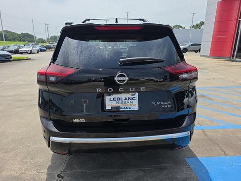 New 2026 Nissan Rogue Platinum AWD/4WD image 2