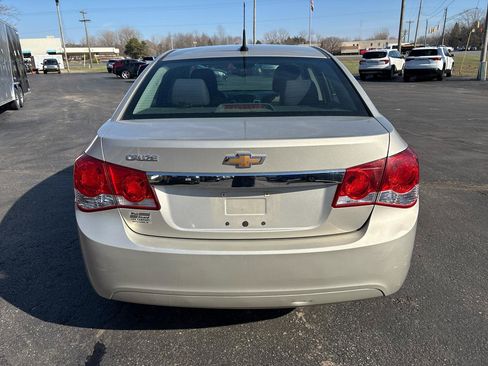 Used 2014 Chevrolet Cruze LS image 4