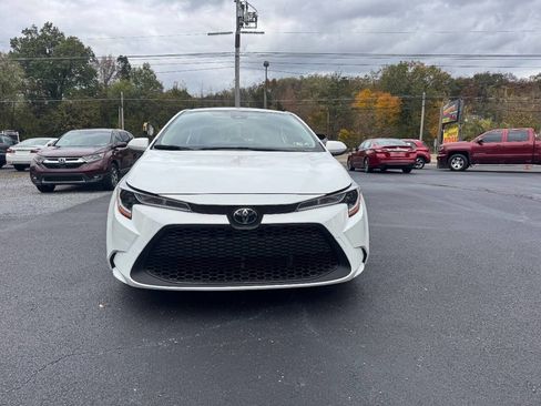 Used 2021 Toyota Corolla LE image 3
