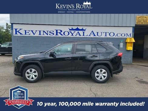 Used 2021 Toyota RAV4 LE AWD/4WD image 1