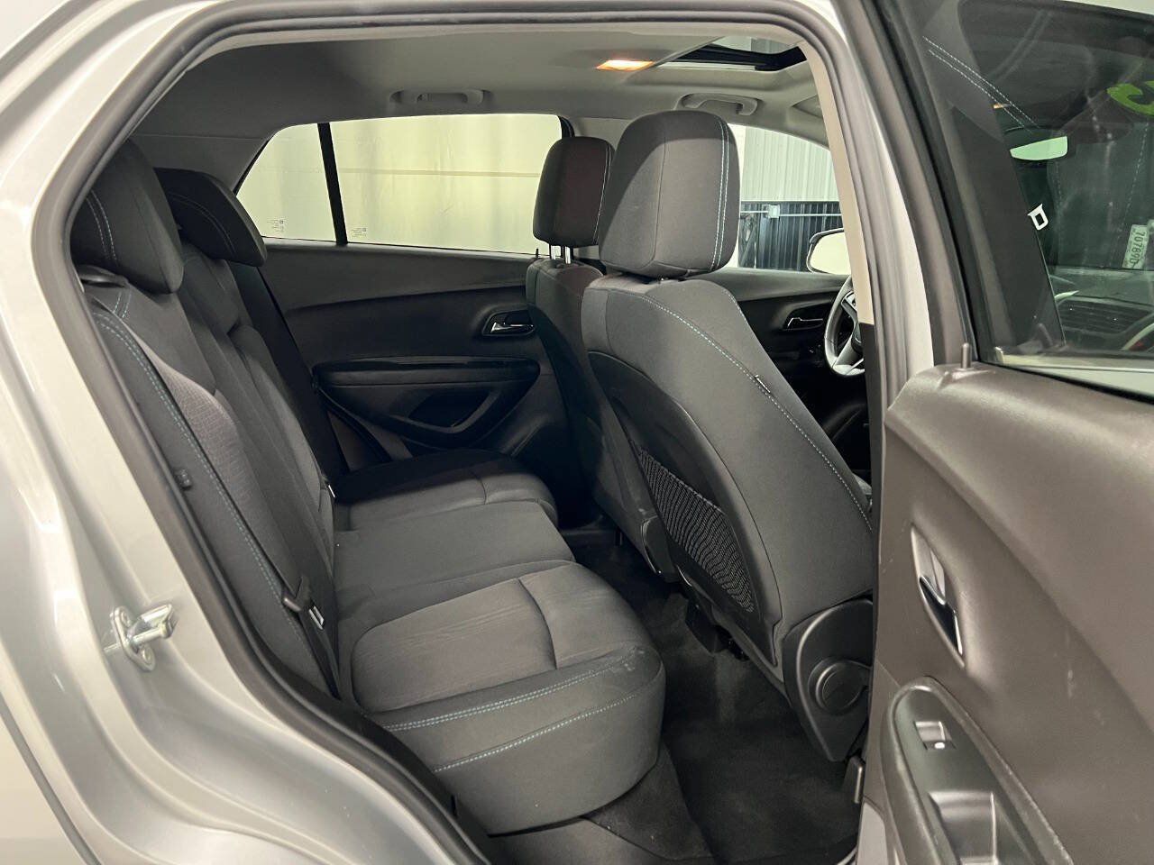 Used 2016 Chevrolet Trax LT w/ LT Sun and Sound Package FWD image 10
