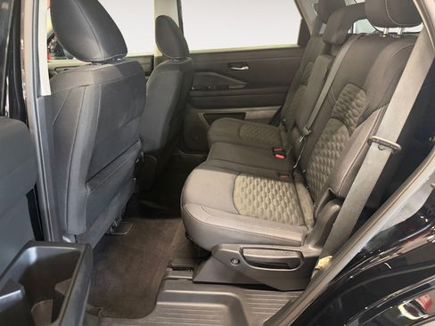 Used 2022 Nissan Pathfinder S FWD image 23