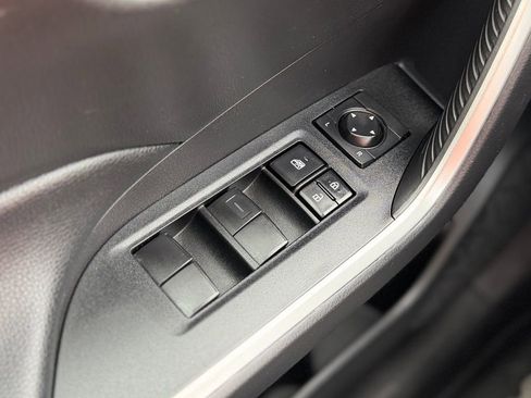 Used 2021 Toyota RAV4 LE image 21