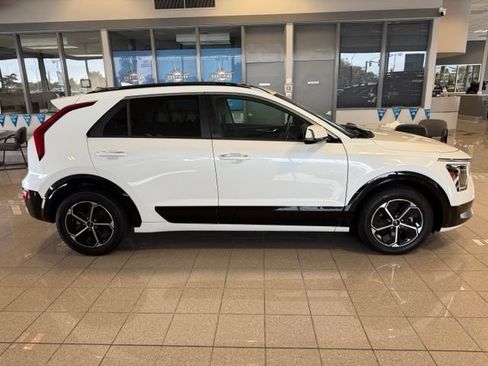 Used 2023 Kia Niro FWD image 5