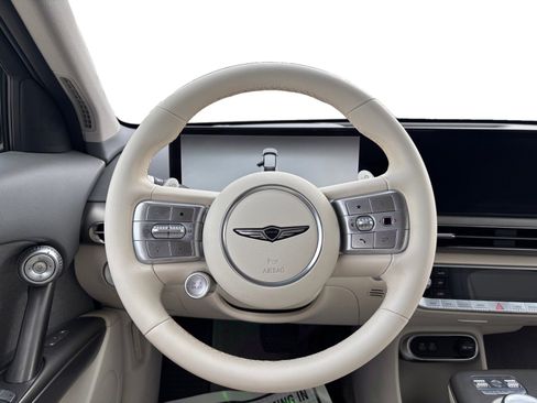 Used 2024 Genesis GV60 RWD image 12