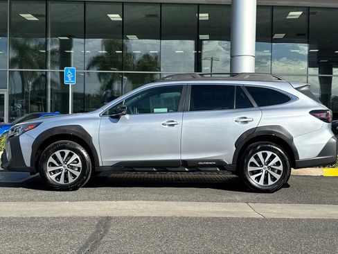 Certified 2025 Subaru Outback Premium image 9