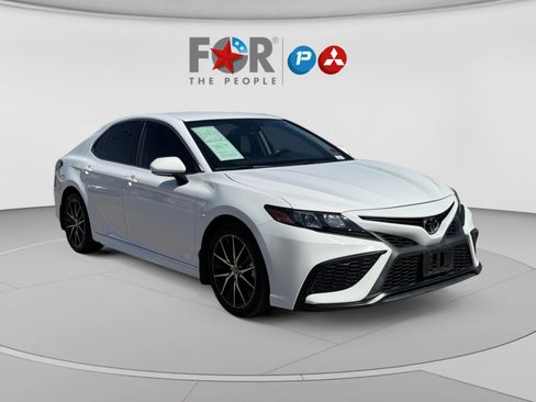Used 2024 Toyota Camry SE w/ Convenience Package FWD image 7