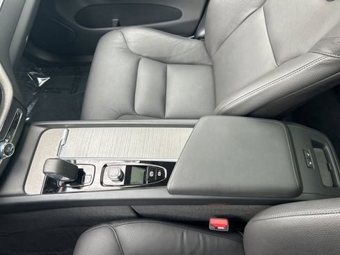 Certified 2025 Volvo XC60 B5 Plus image 25