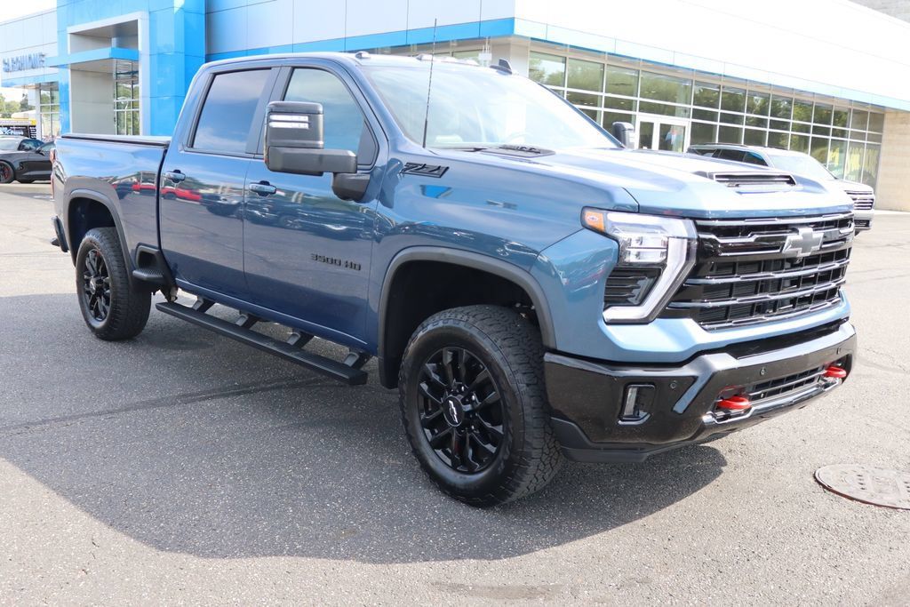 Used 2025 Chevrolet Silverado 3500 LT w/ Trail Boss Package AWD/4WD image 2