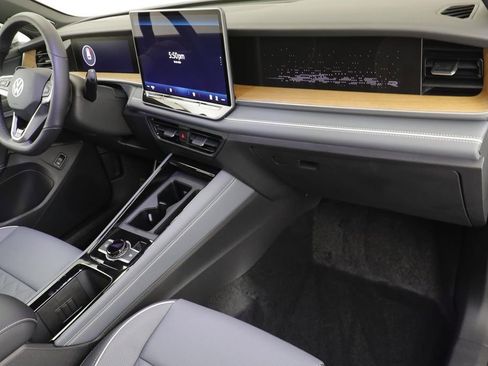 New 2026 Volkswagen Tiguan SEL R-Line AWD/4WD image 22