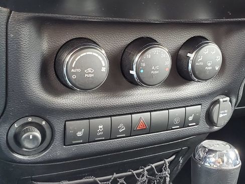 Used 2015 Jeep Wrangler Unlimited Sahara w/ Dual Top Group AWD/4WD image 21