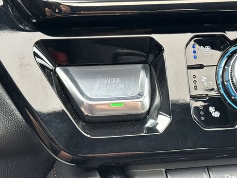 Used 2025 GMC Sierra 1500 AT4 w/ AT4 Premium Package AWD/4WD image 17