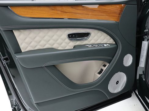 Certified 2023 Bentley Bentayga AWD/4WD image 42