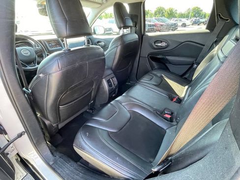 Used 2019 Jeep Cherokee Latitude Plus FWD image 24