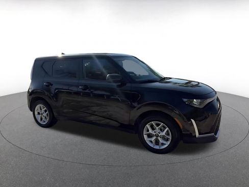 Used 2025 Kia Soul LX w/ LX Technology Package image 2