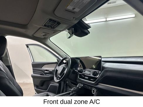 Used 2024 Toyota Grand Highlander AWD image 19
