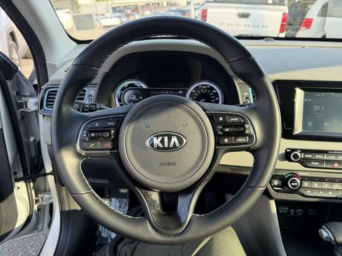 Used 2018 Kia Niro EX image 16