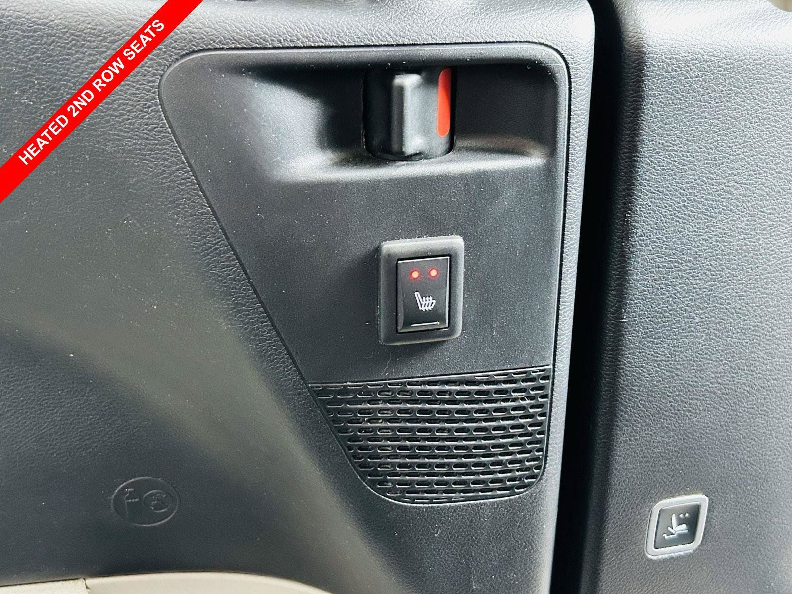 Used 2023 Chrysler Pacifica Limited FWD image 8