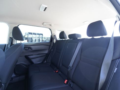 Used 2024 Nissan Rogue S image 9