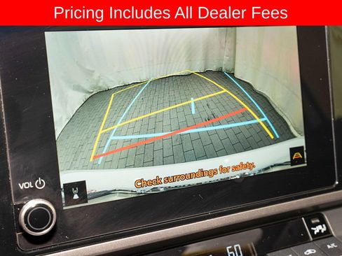 Used 2025 Toyota Camry SE FWD image 13