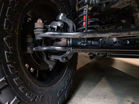 Used 2018 Jeep Wrangler Rubicon w/ Power Convenience Group image 12