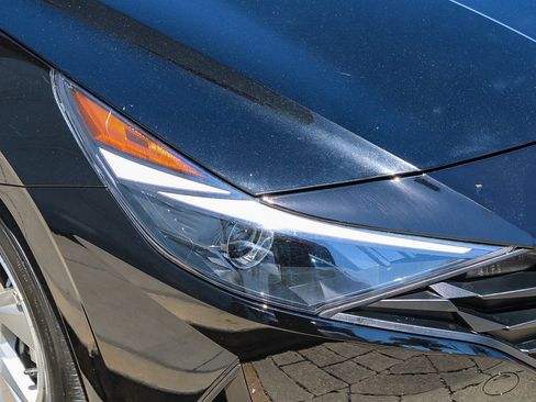 Used 2023 Hyundai Elantra SE FWD image 5