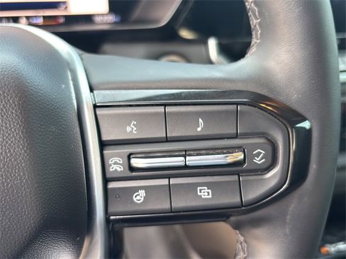 Used 2024 Chevrolet Colorado LT w/ LT Convenience Package III image 20