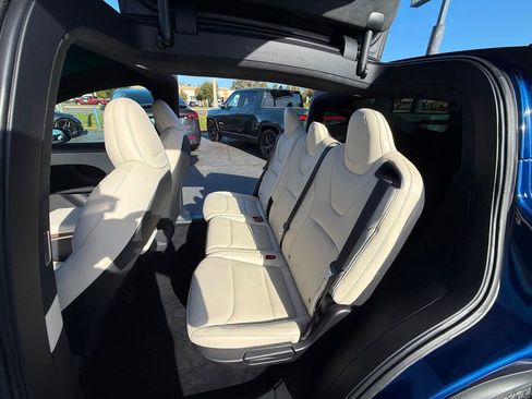 Used 2023 Tesla Model X image 12