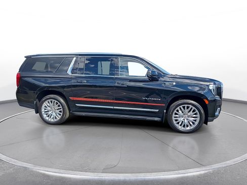 Used 2023 GMC Yukon XL SLT w/ SLT Luxury Package AWD/4WD image 9