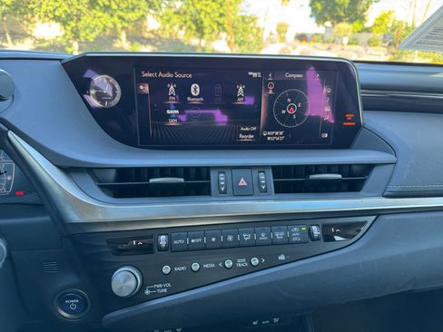 Used 2021 Lexus ES 300h w/ Premium Package image 9