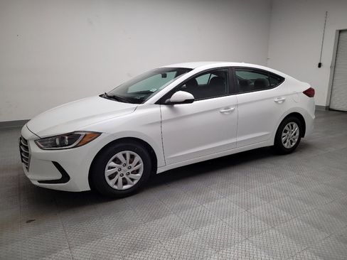 Used 2017 Hyundai Elantra SE image 2