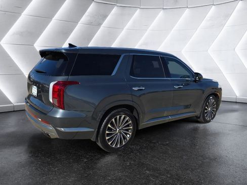Used 2023 Hyundai Palisade Calligraphy image 5