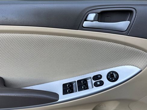 Used 2014 Hyundai Accent GLS image 11