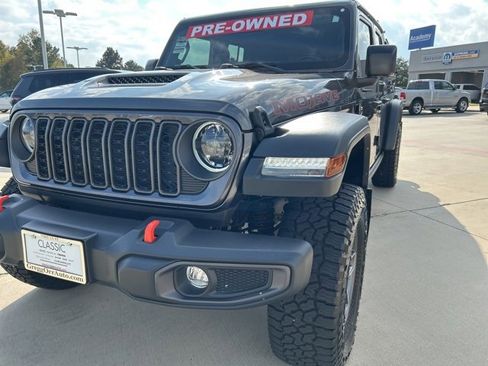 Used 2024 Jeep Gladiator Mojave w/ Convenience Group image 3