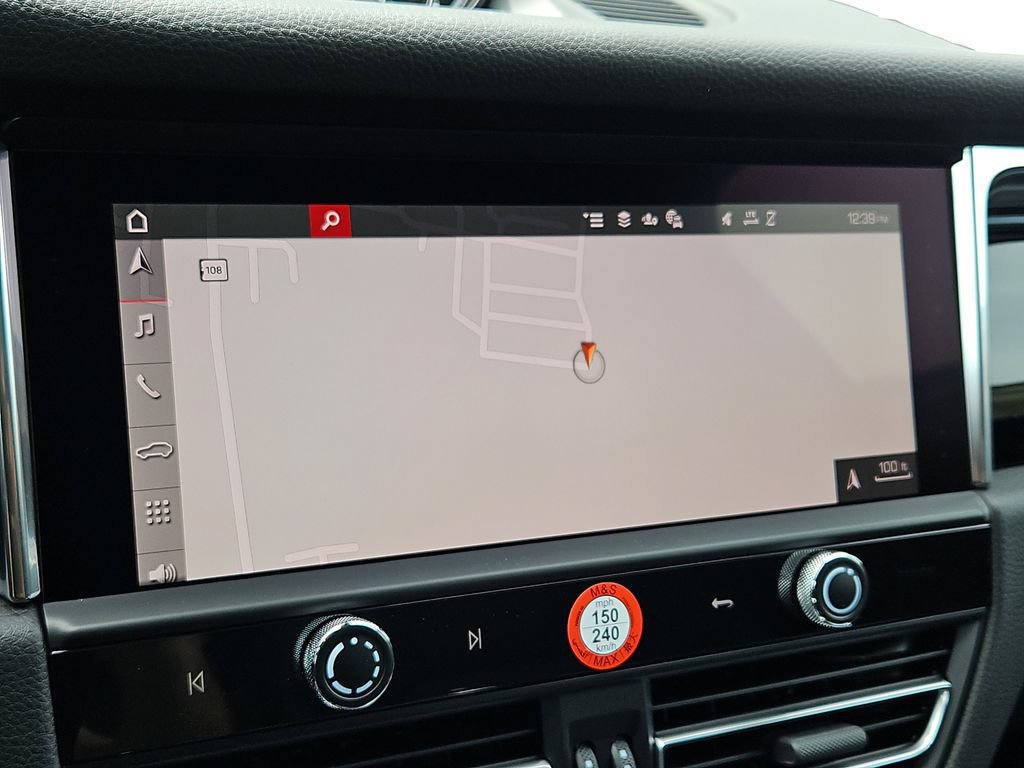 Certified 2026 Porsche Macan AWD/4WD image 14