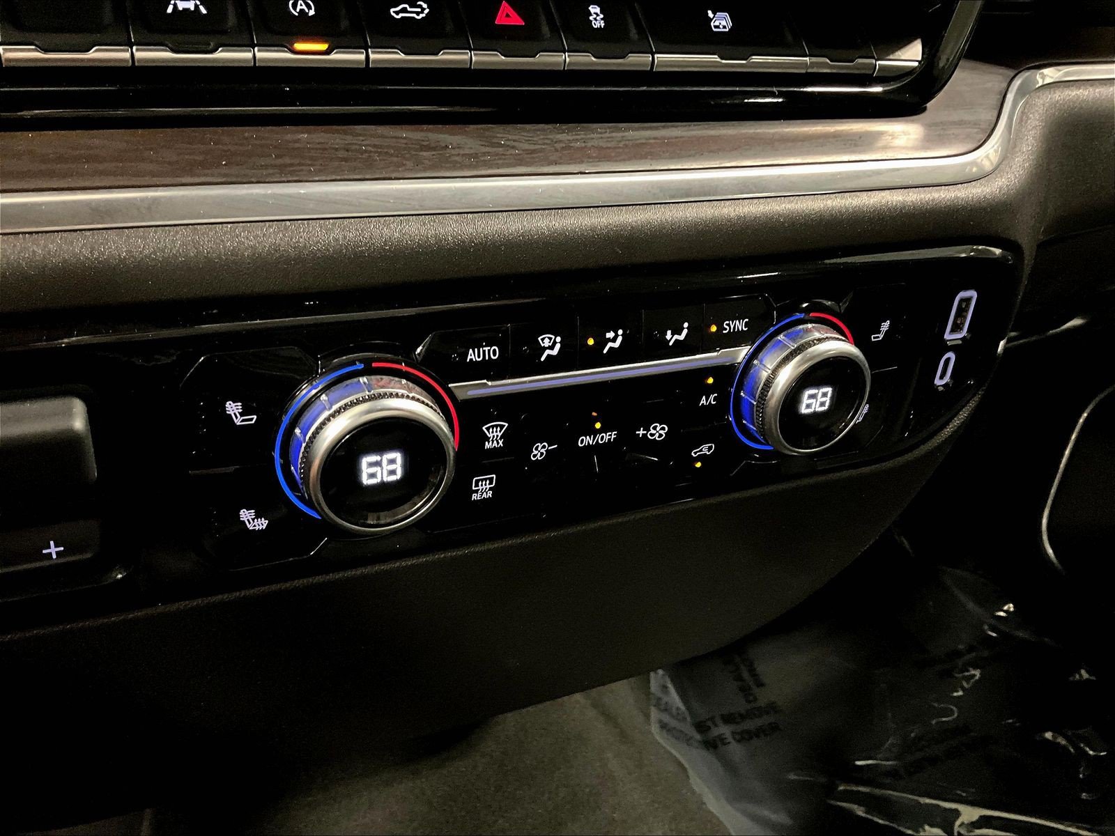 Used 2025 GMC Sierra 1500 SLT AWD/4WD image 16