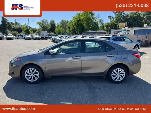 Used 2018 Toyota Corolla LE FWD image 2