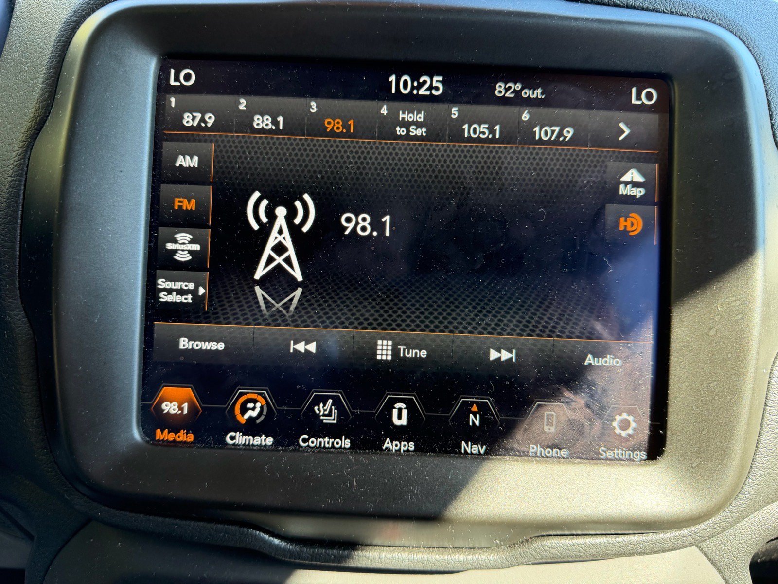 Used 2023 Jeep Renegade Latitude w/ Premium Group AWD/4WD image 36