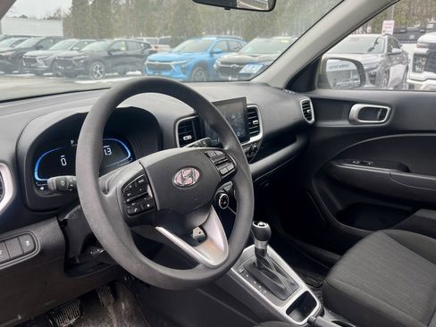 Used 2023 Hyundai Venue SE w/ Cargo Package image 11