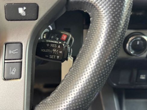 Used 2018 Toyota Tacoma SR5 w/ Four Season Floor Mat Package AWD/4WD image 34