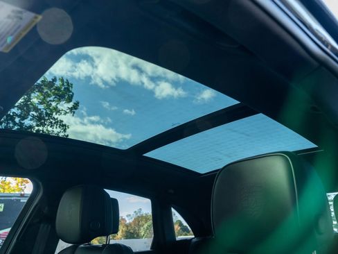 Certified 2025 Porsche Macan image 34