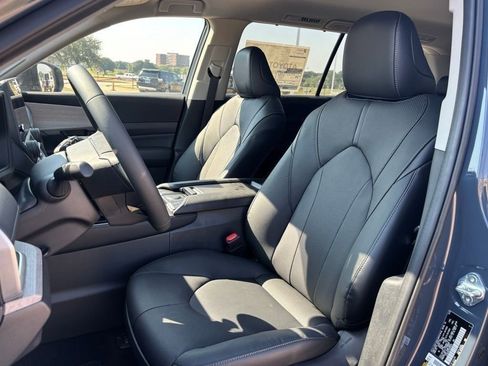 New 2024 Toyota Grand Highlander Limited image 13